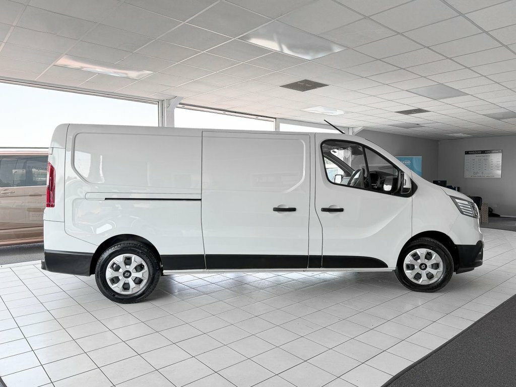 Renault Trafic 2L Advance MC74GXW White #5