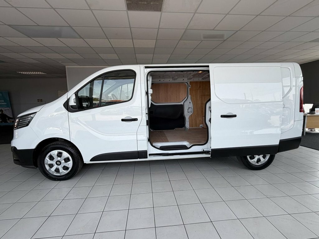 Renault Trafic 2L Advance MC74GXW White #6