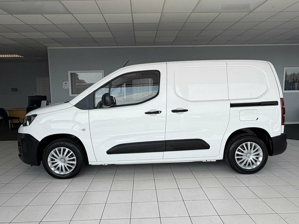Citroen Berlingo 1.6L Enterprise M White #4