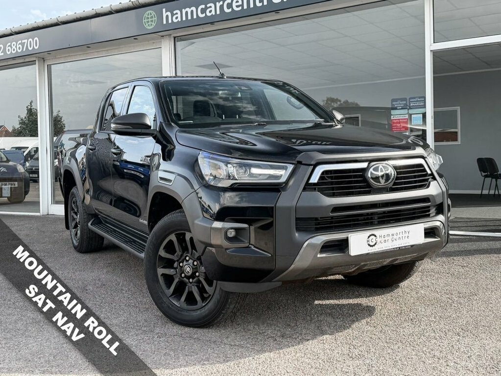 Toyota HILUX 2.8L Invincible X Black
