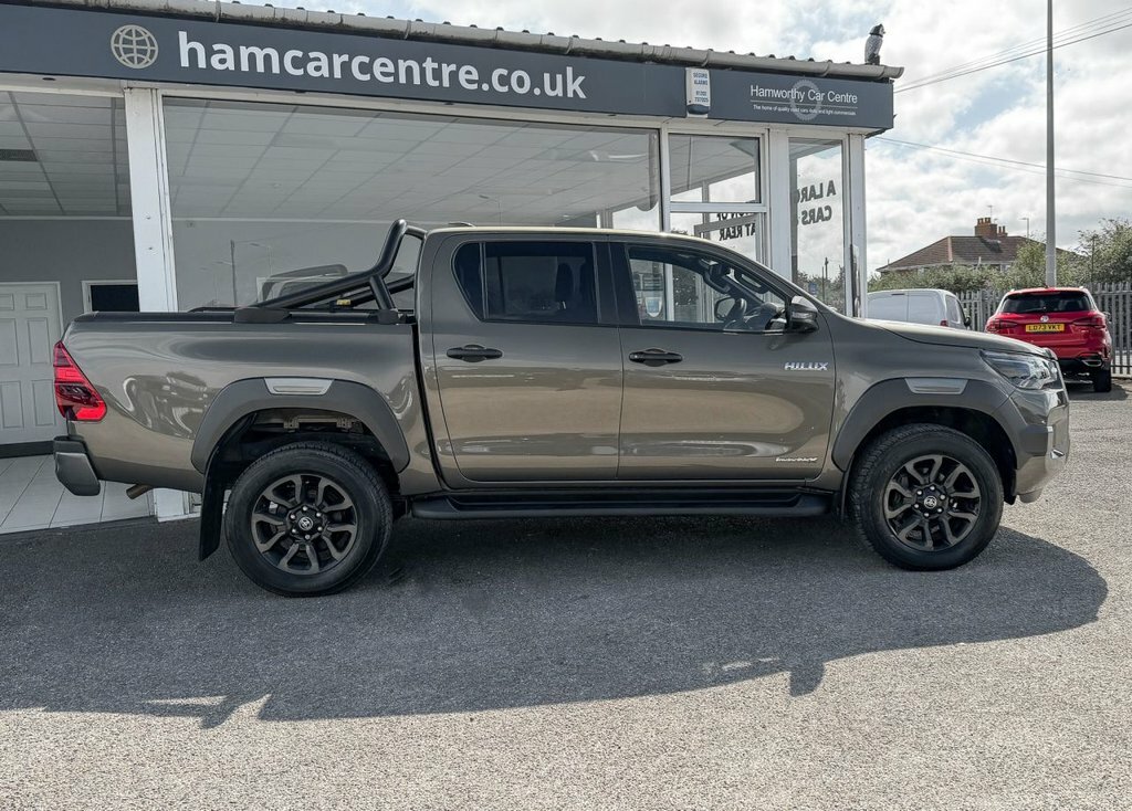 Toyota HILUX 2.8L Invincible X Brown #6