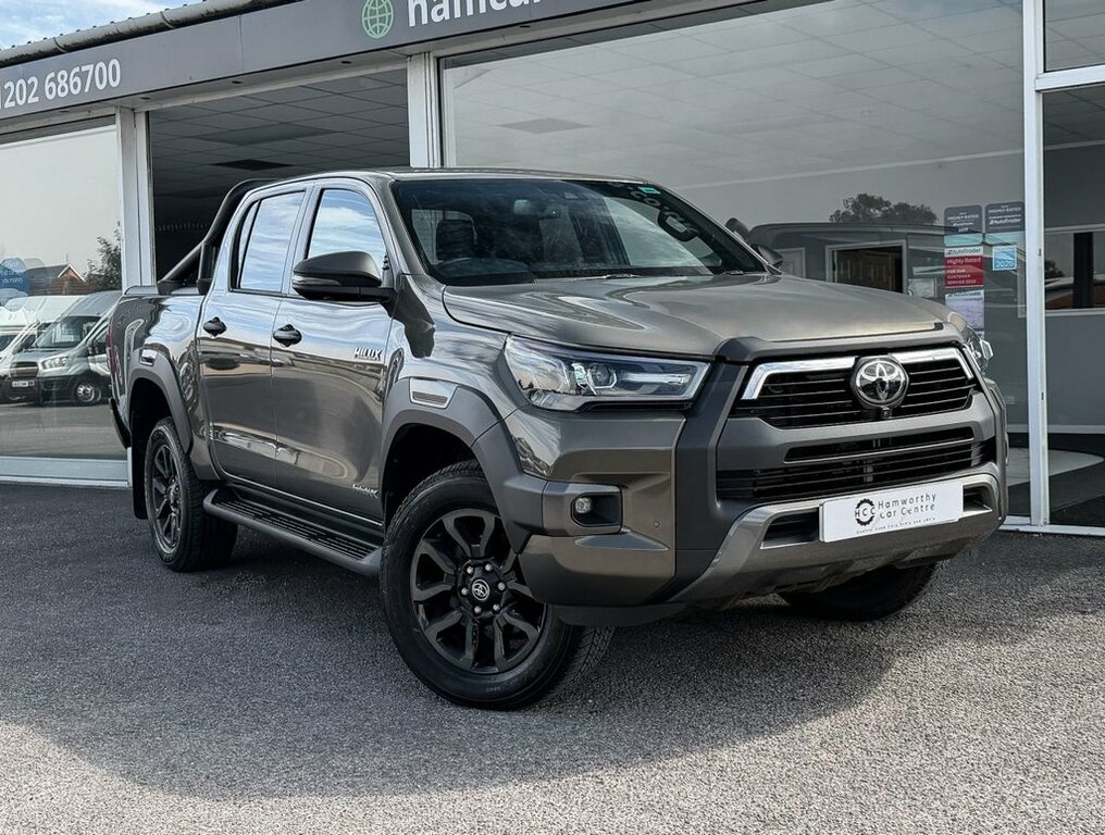 Toyota HILUX 2.8L Invincible X Brown