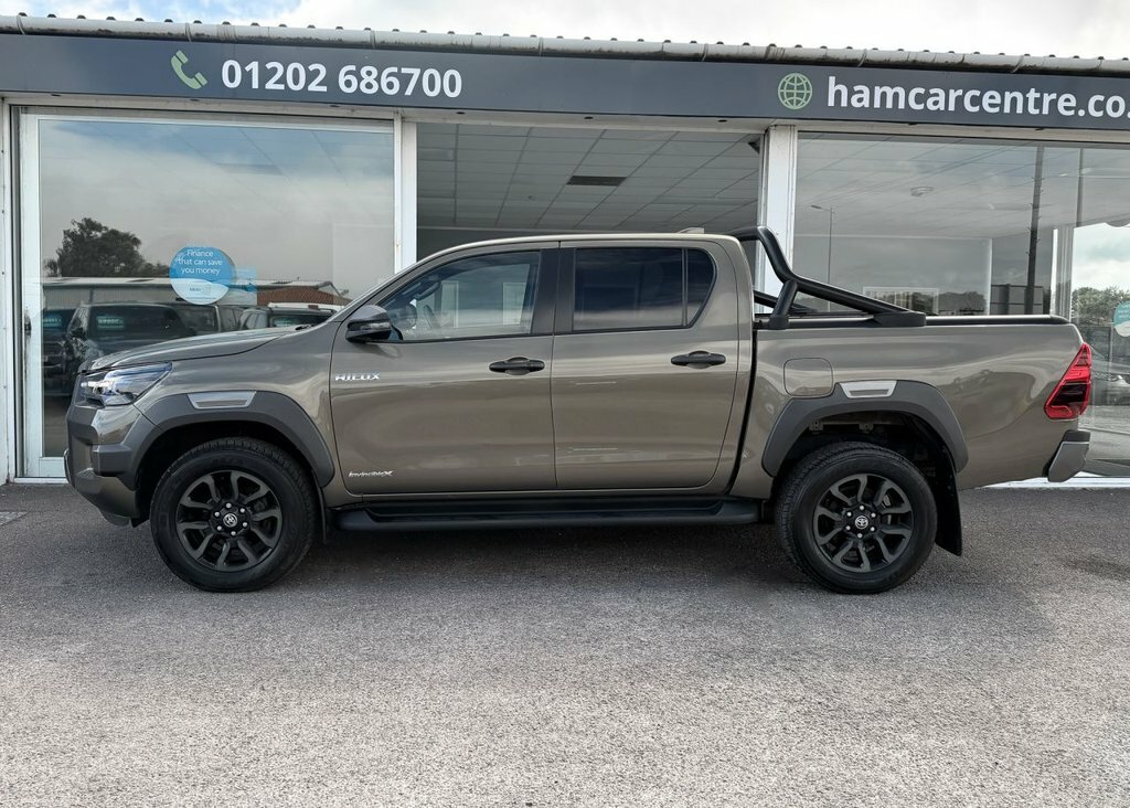 Toyota HILUX 2.8L Invincible X Brown #5