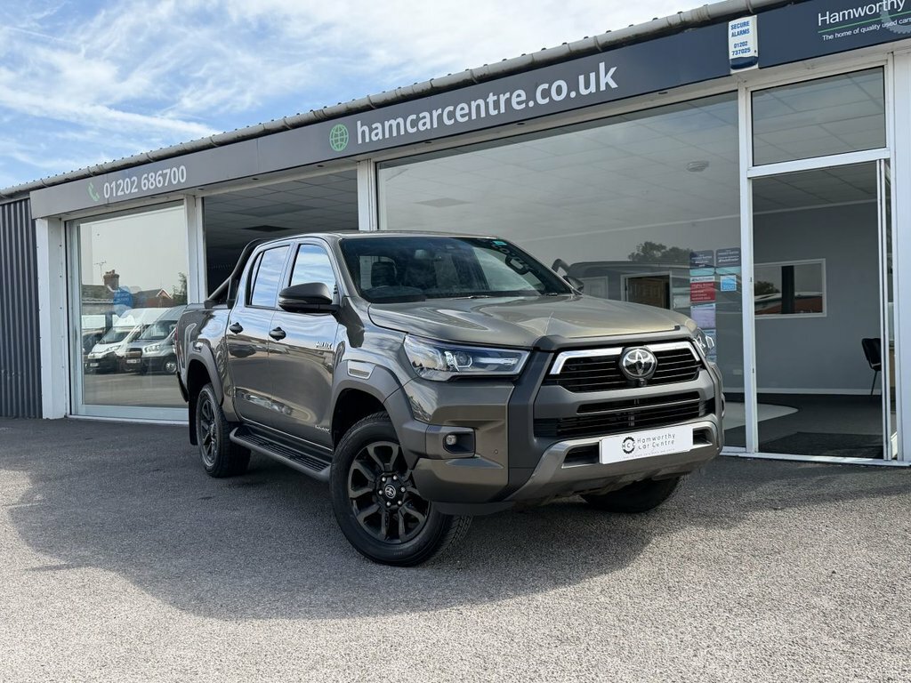 Toyota HILUX 2.8L Invincible X Brown