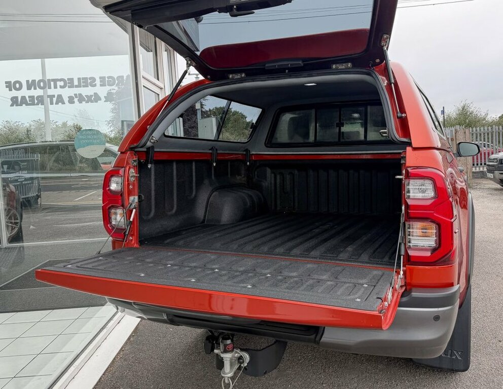 Toyota HILUX 2.8L Invincible X Orange #6