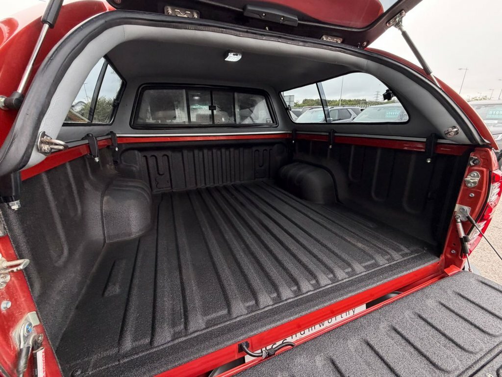 Toyota HILUX 2.4D Active 150 #8
