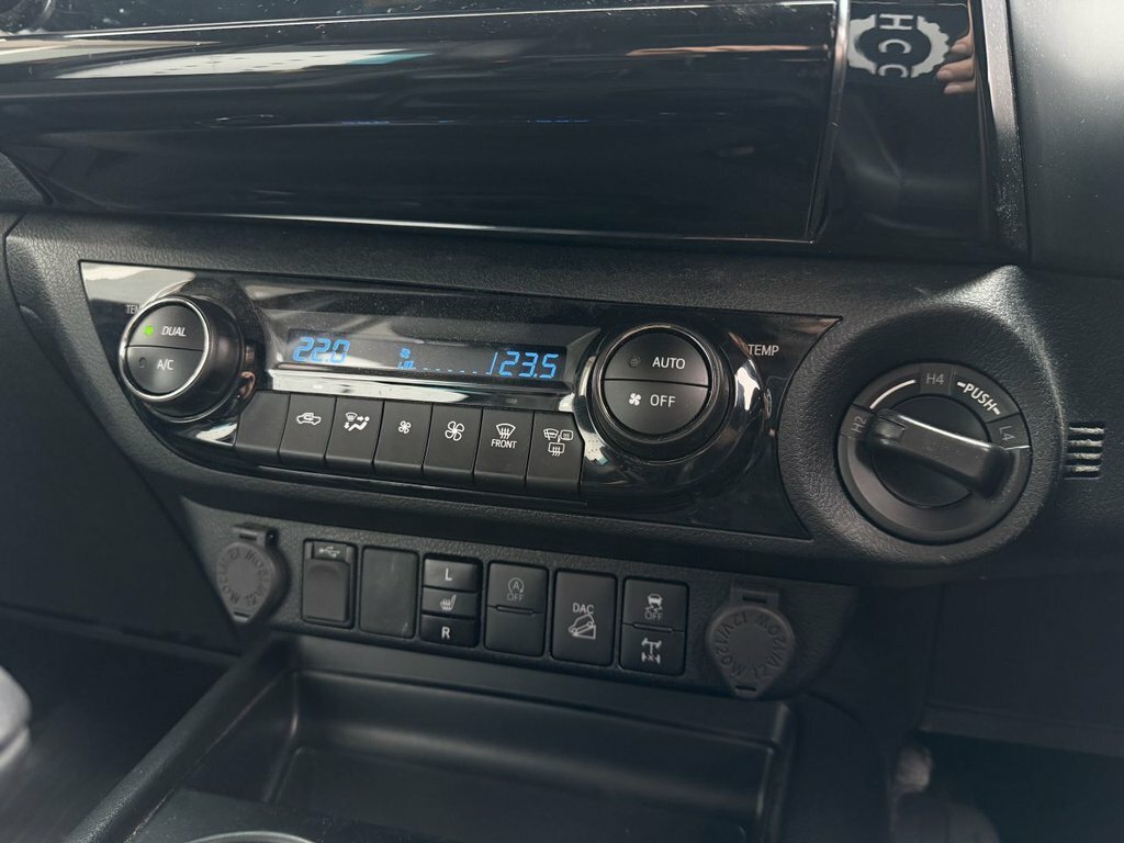 Toyota HILUX 2.4D Active 150 #44