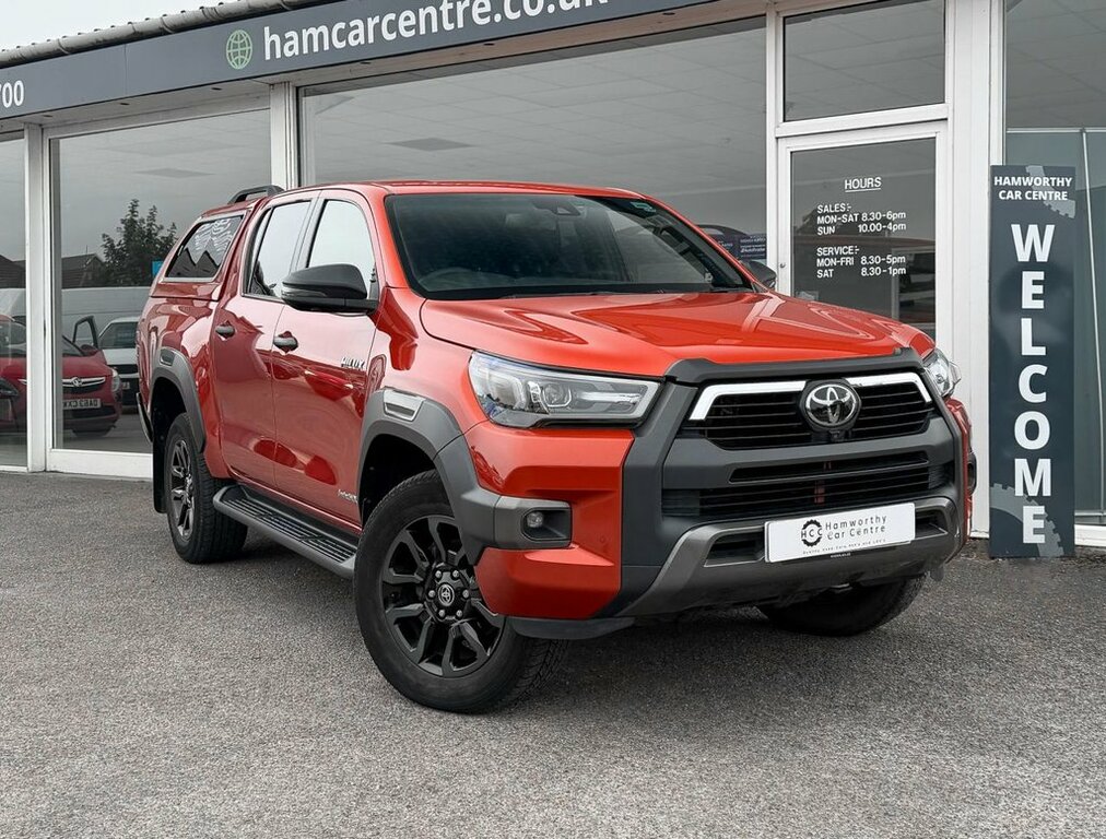 Toyota HILUX 2.8L Invincible X Orange
