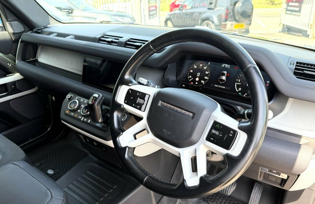 Land Rover Defender 3L Se Green #3