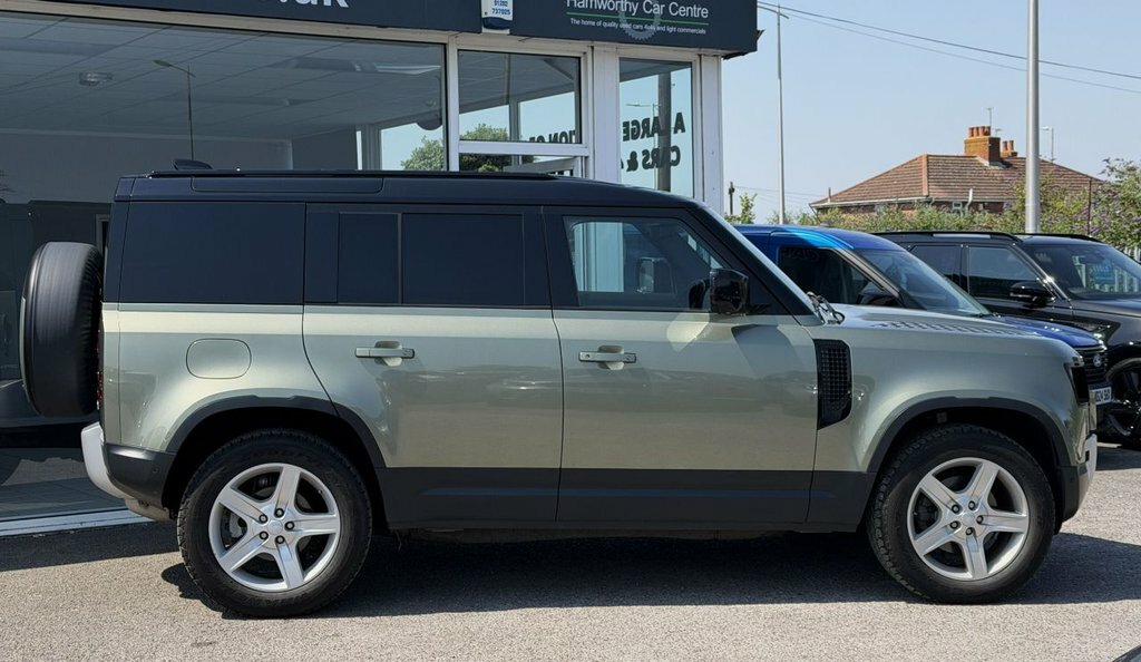 Land Rover Defender 3L Se Green #4