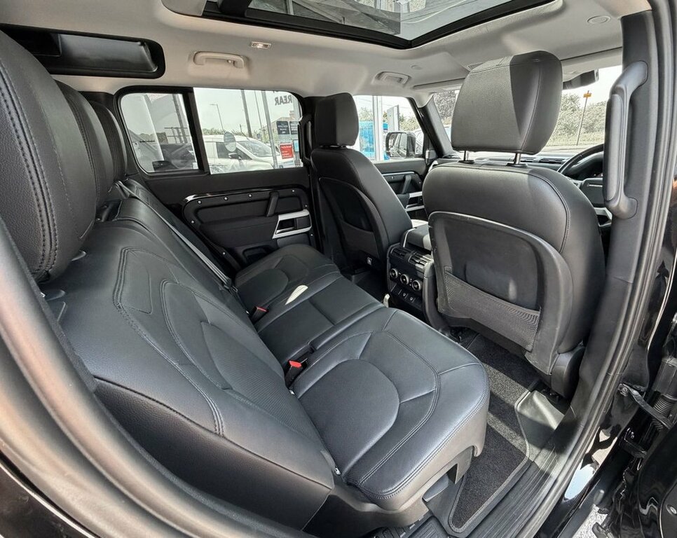 Land Rover Defender 110 3L Xs Edition Black #2