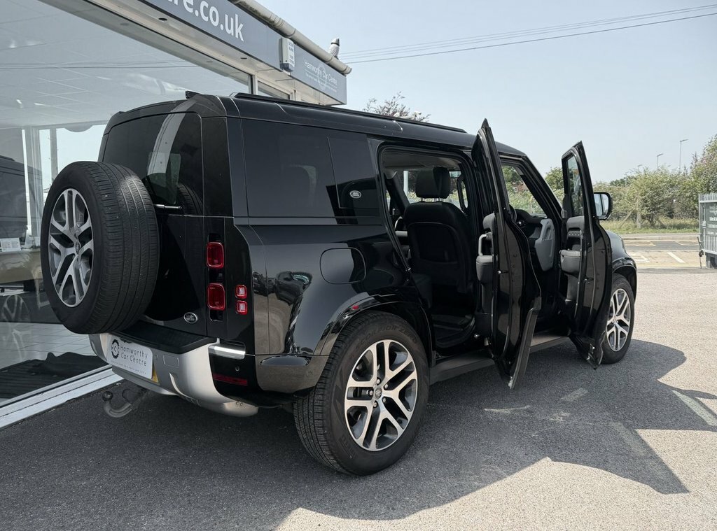 Land Rover Defender 110 3L Xs Edition Black #4
