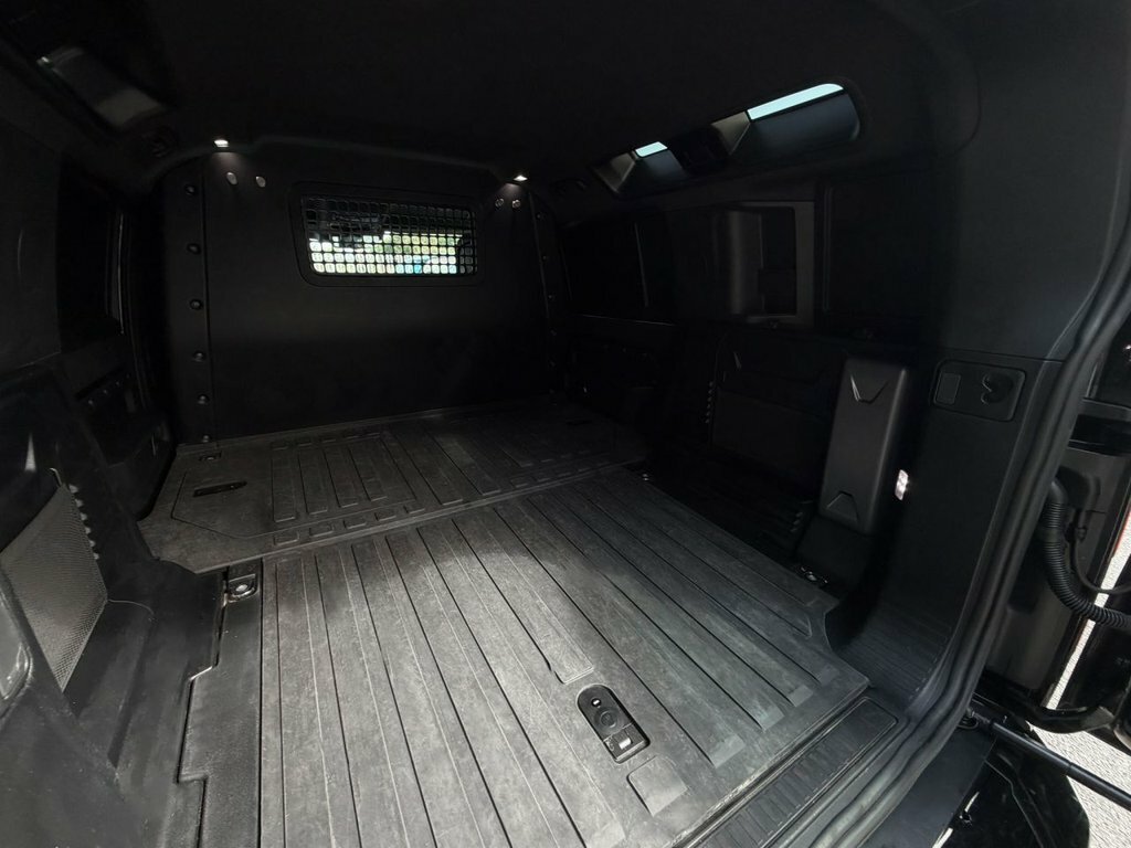 Land Rover Defender 110 3.0 D300 X-dynamic S 110 Silver #9
