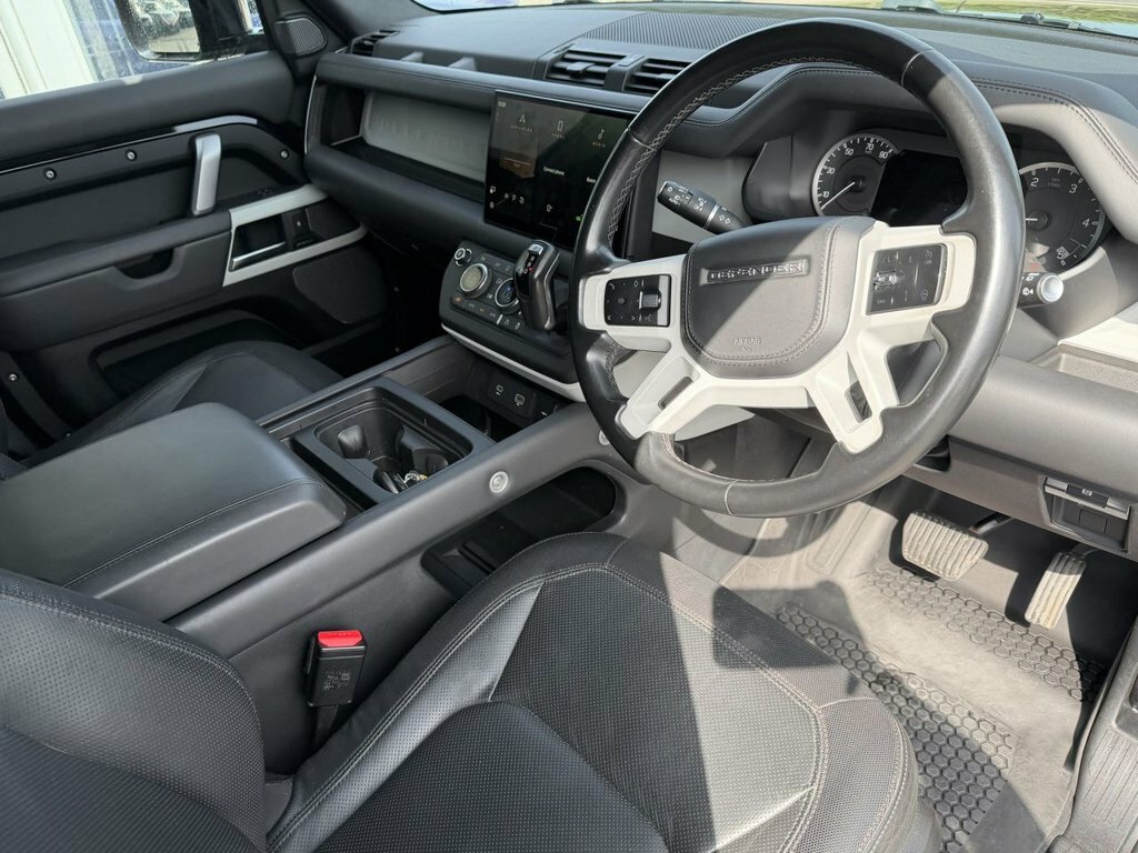 Land Rover Defender 110 3L X-dynamic Hse Black #2