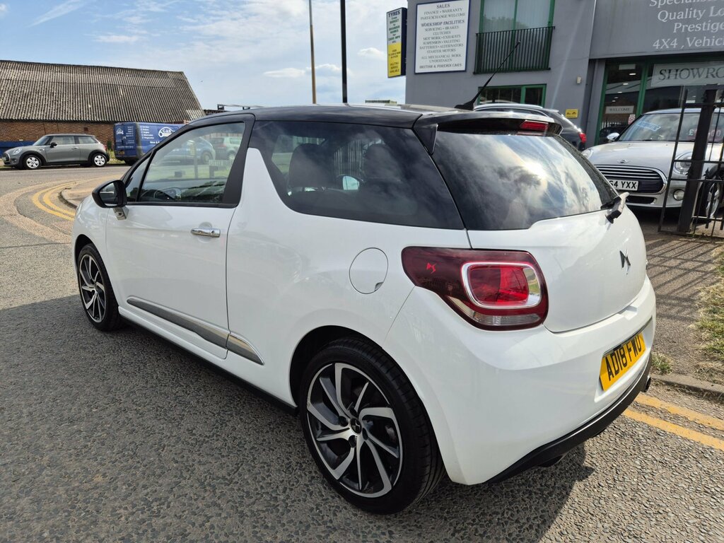 DS DS 3 1.2 Puretech Connected Chic Hatchback M White #4