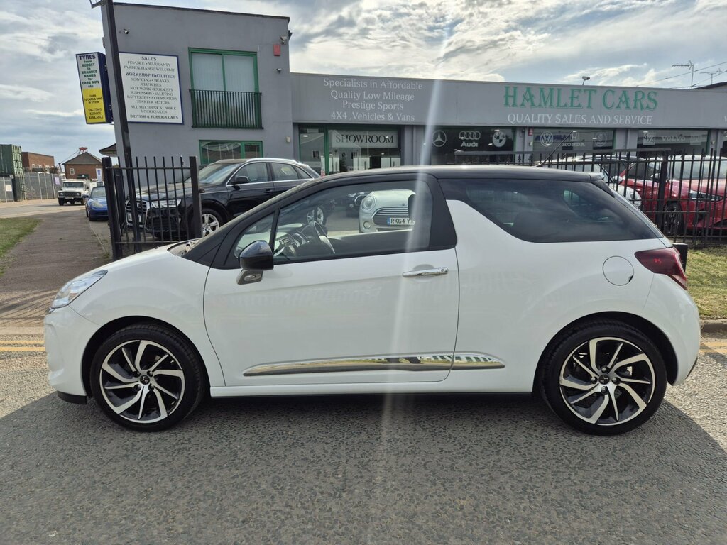 DS DS 3 1.2 Puretech Connected Chic Hatchback M White #2