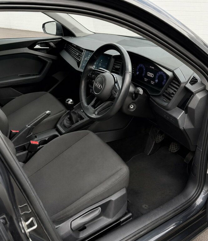 Audi A1 1L Technik RJ69WYW Grey #4
