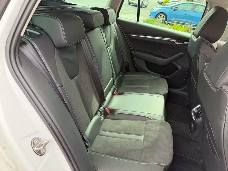 Skoda Octavia 2L Se L White #5