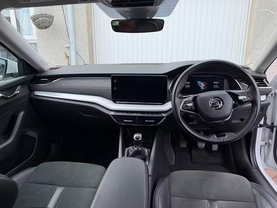 Skoda Octavia 2L Se L White #6