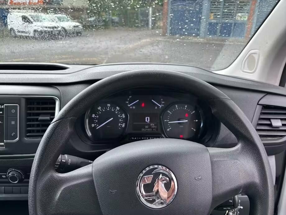 Vauxhall Vivaro 1.5L Dynamic 6Dr White #6