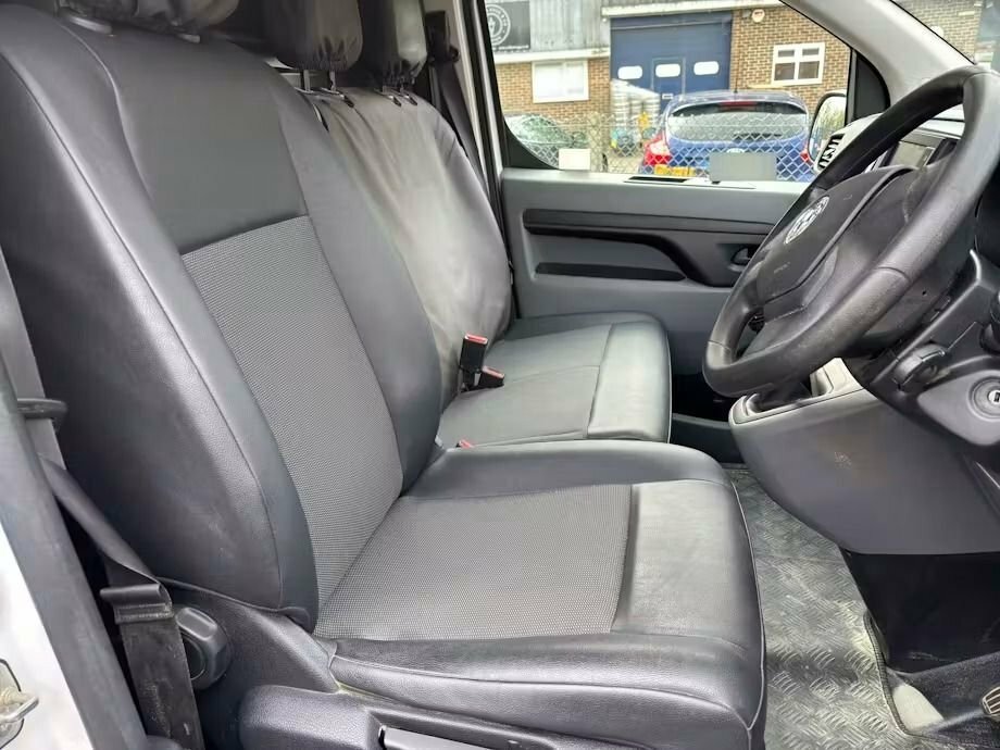 Vauxhall Vivaro 1.5L Dynamic 6Dr White #5
