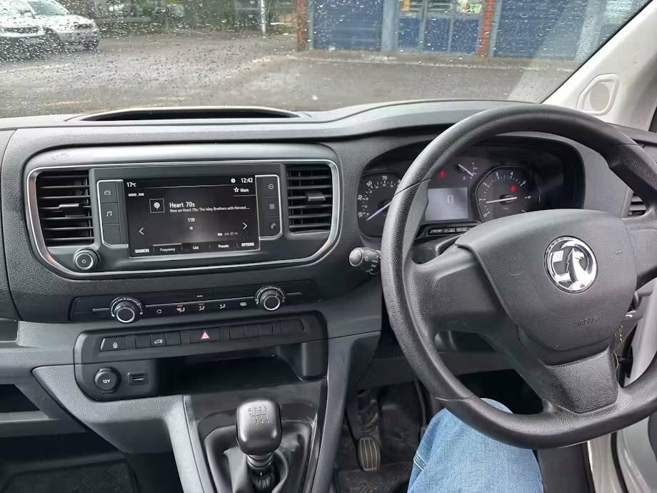 Vauxhall Vivaro 1.5L Dynamic 6Dr White #4