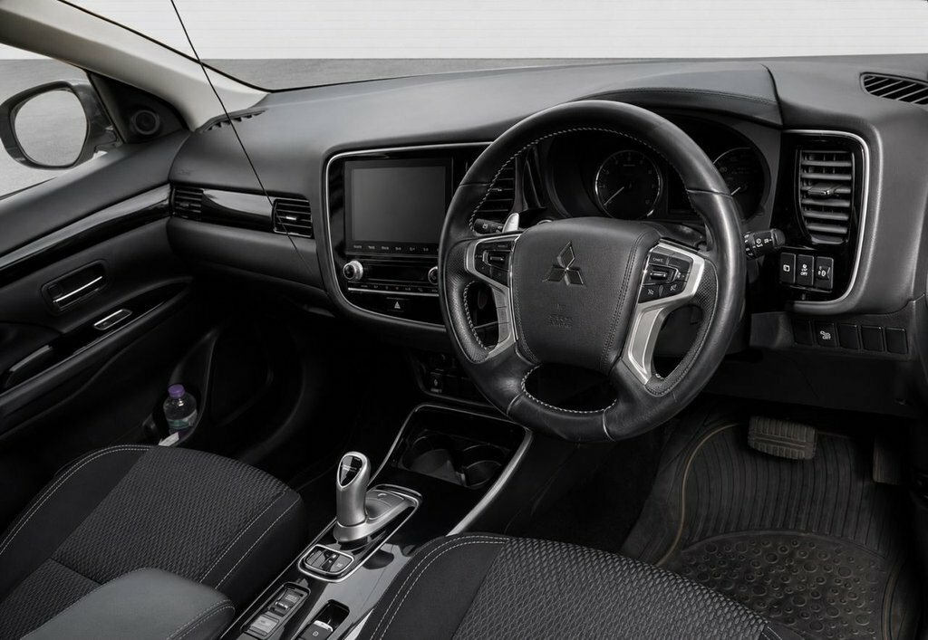 Mitsubishi Outlander 2.4L Design White #4