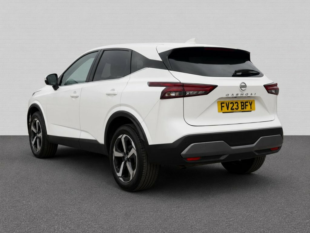 Nissan Qashqai 1.3L N-connecta FV23BFY White #2