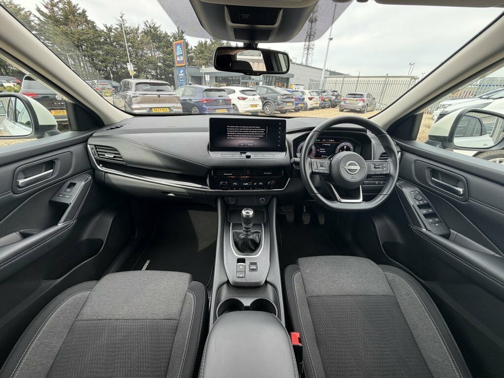 Nissan Qashqai 1.3L N-connecta FV23BFY White #6