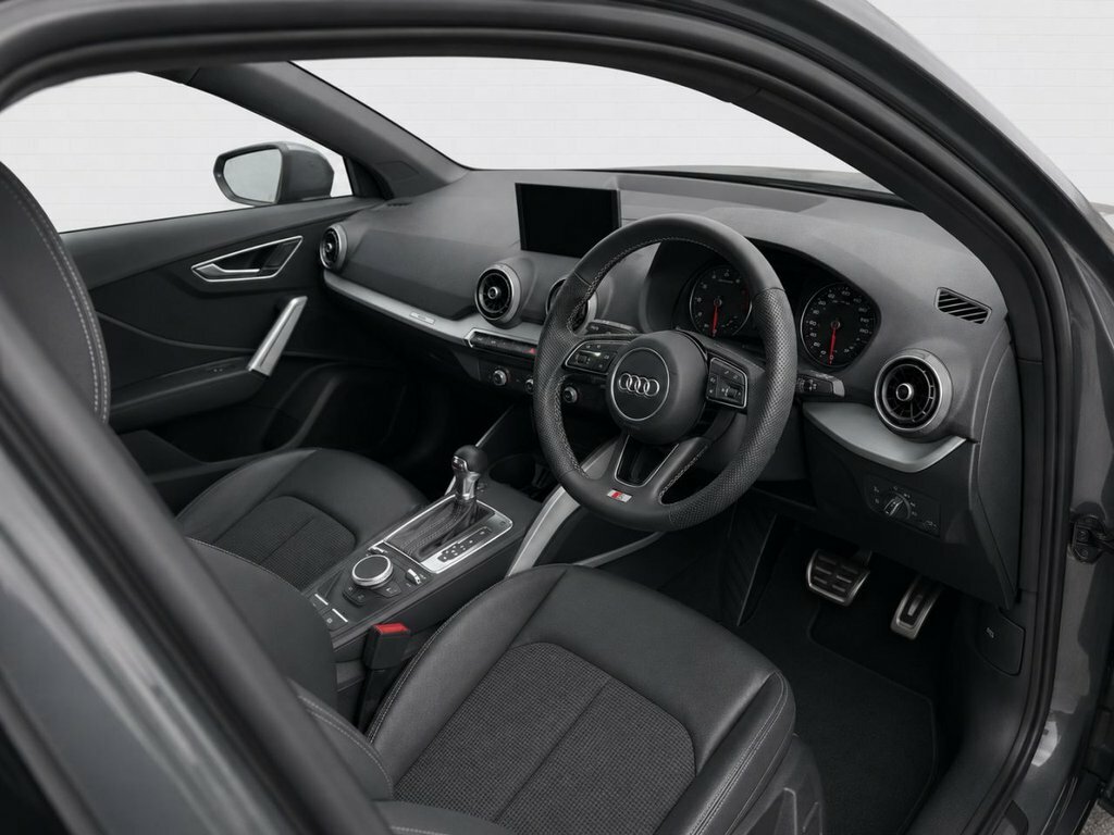Audi Q2 1.5L S Line Grey #4