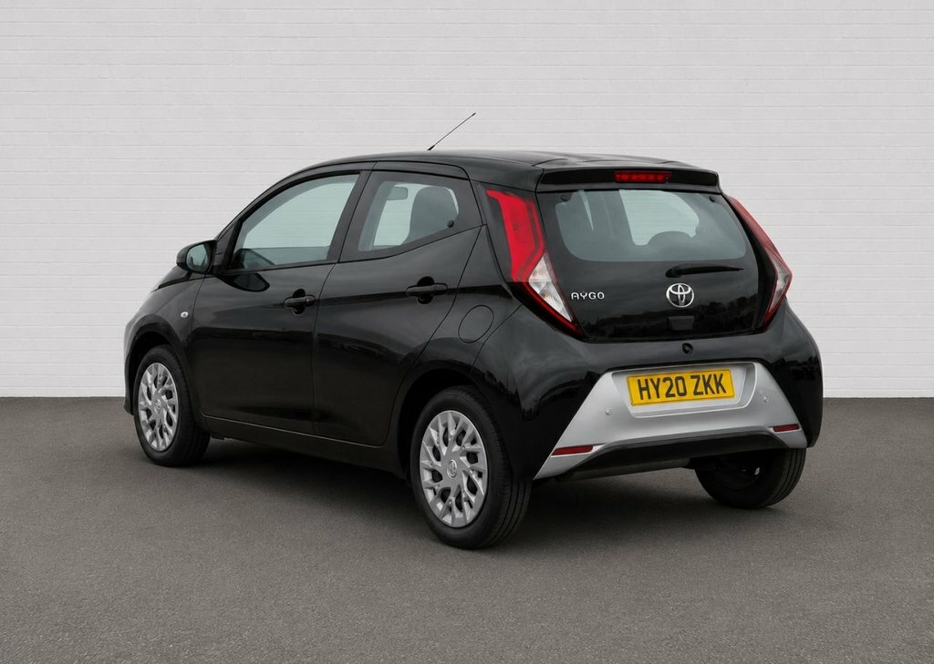 Toyota Aygo 1L X-play Black #3