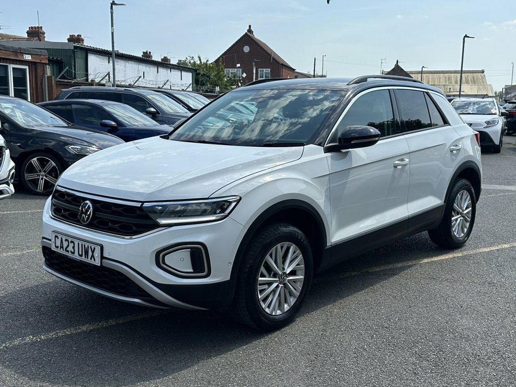 Volkswagen T-Roc 1.5L Life CA23UWX White #4