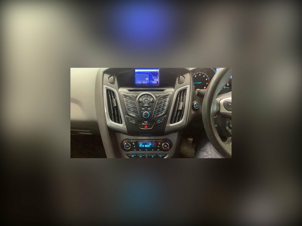 Ford Focus Hatchback 1.6  #4