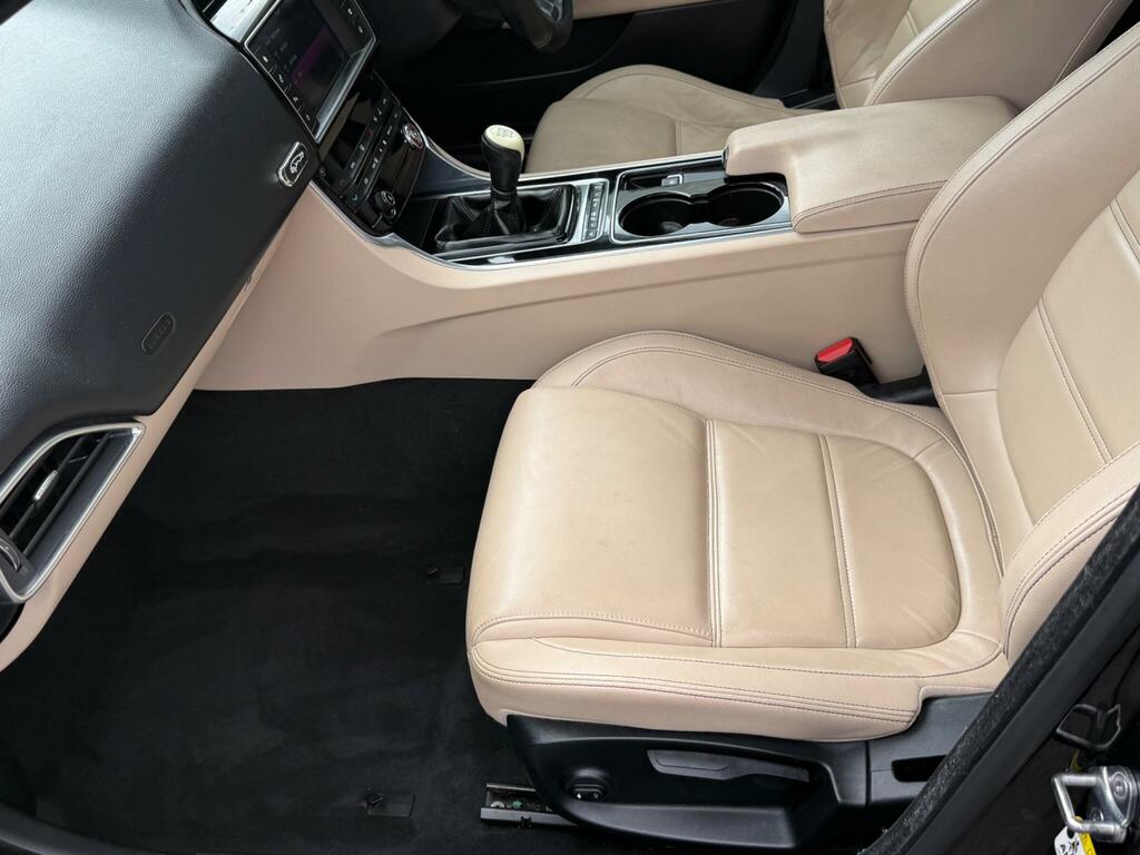 Jaguar XE Xe R-sport D White #28