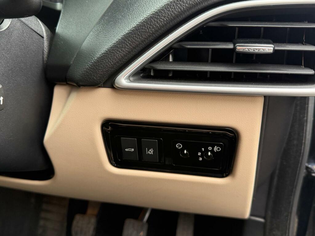 Jaguar XE Xe R-sport D White #19