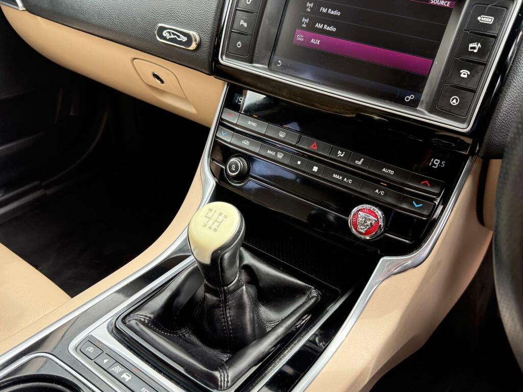 Jaguar XE Xe R-sport D White #24