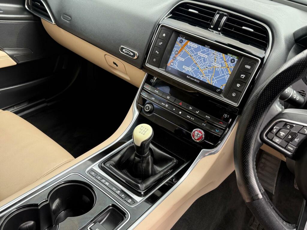 Jaguar XE Xe R-sport D White #20