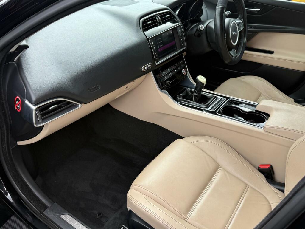 Jaguar XE Xe R-sport D White #32