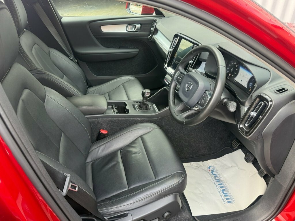 Volvo XC40 1.5L Momentum Red #5