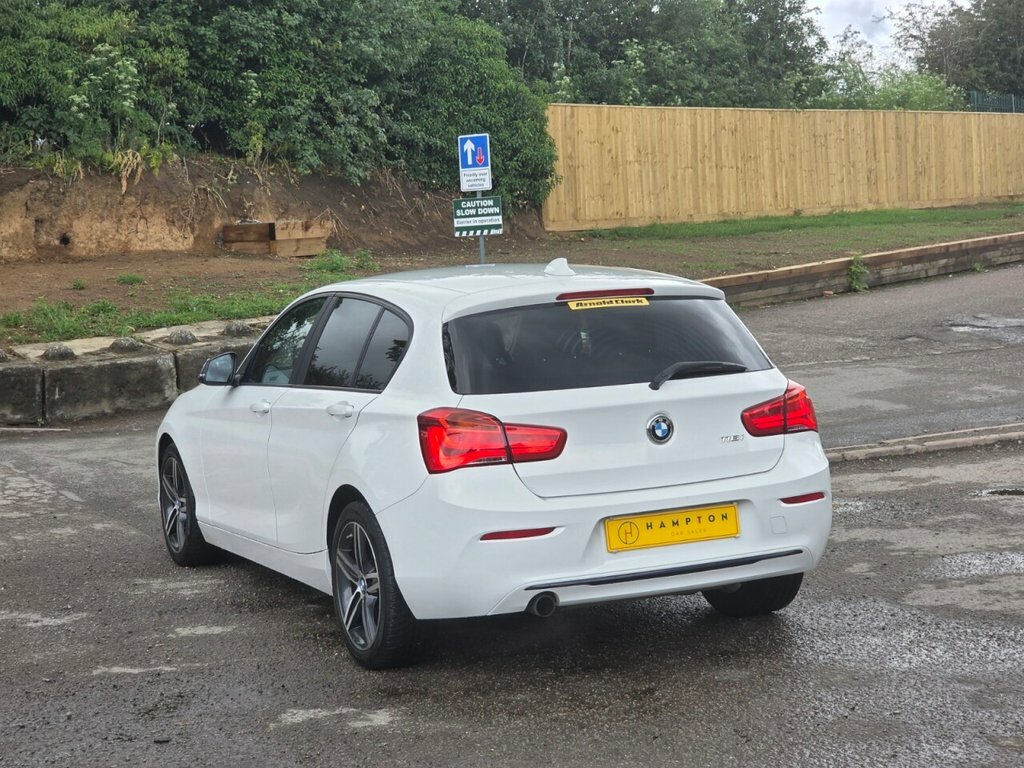 BMW 1 Series Hatchback YF18DDZ White #6