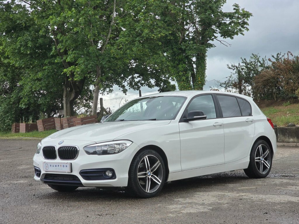 BMW 1 Series Hatchback YF18DDZ White #4