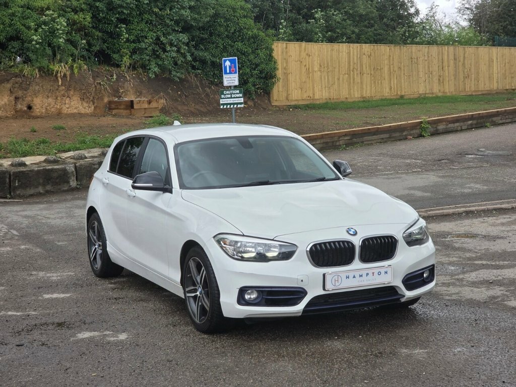 BMW 1 Series Hatchback YF18DDZ White #2