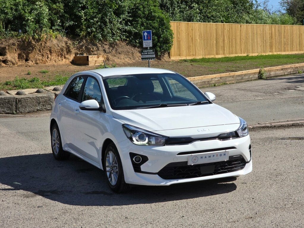Kia RIO Hatchback ML71ZCJ White #2