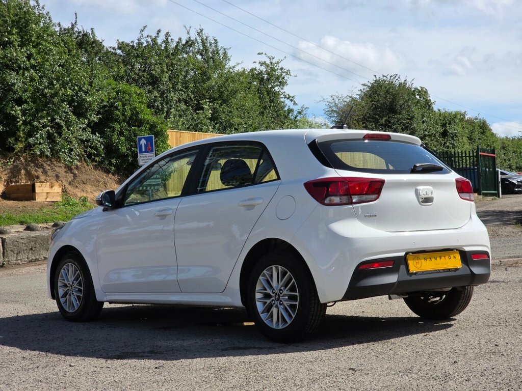 Kia RIO Hatchback ML71ZCJ White #6