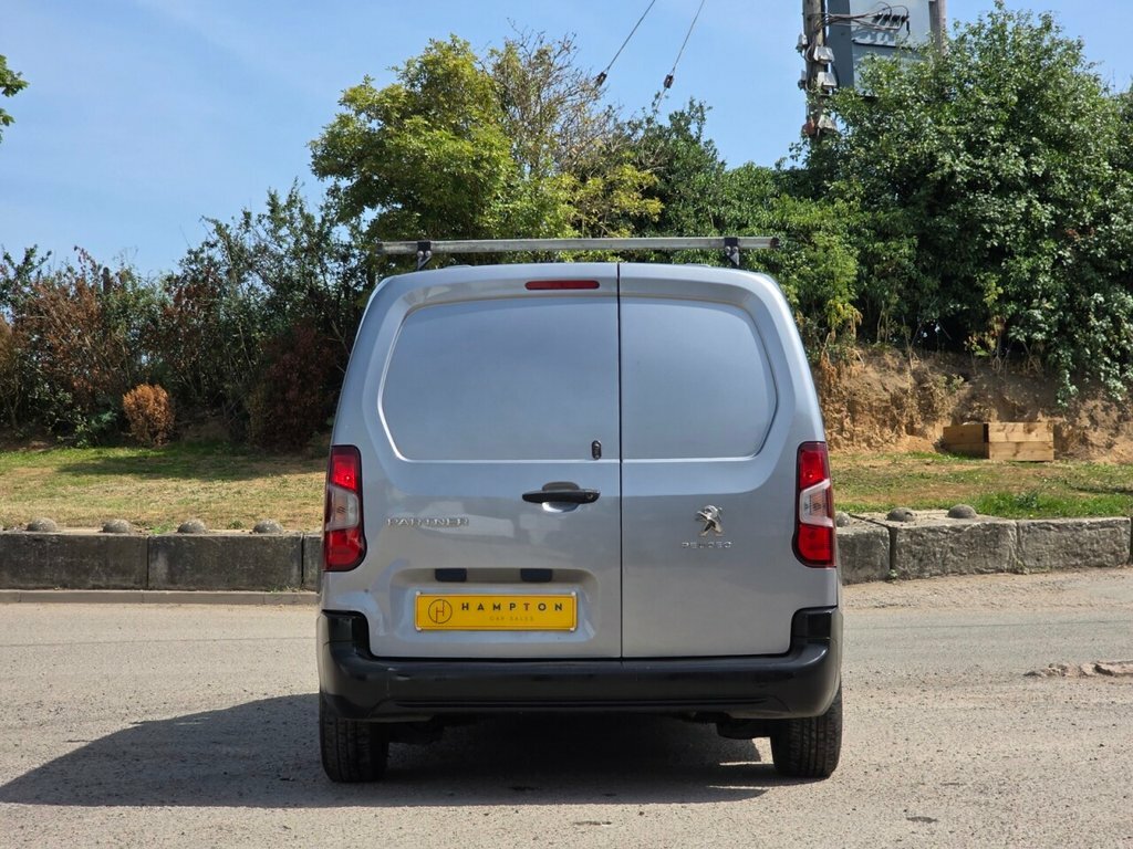 Peugeot Partner Mpv White #8