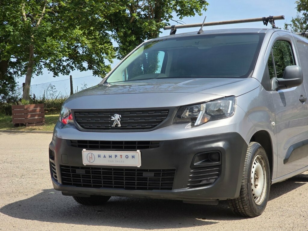 Peugeot Partner Mpv White #25