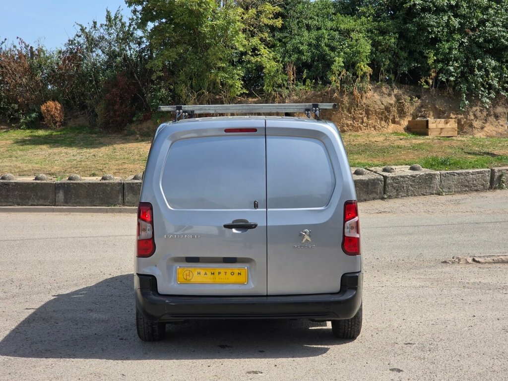 Peugeot Partner Mpv White #9