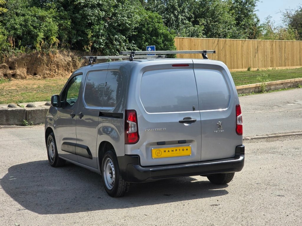 Peugeot Partner Mpv White #7