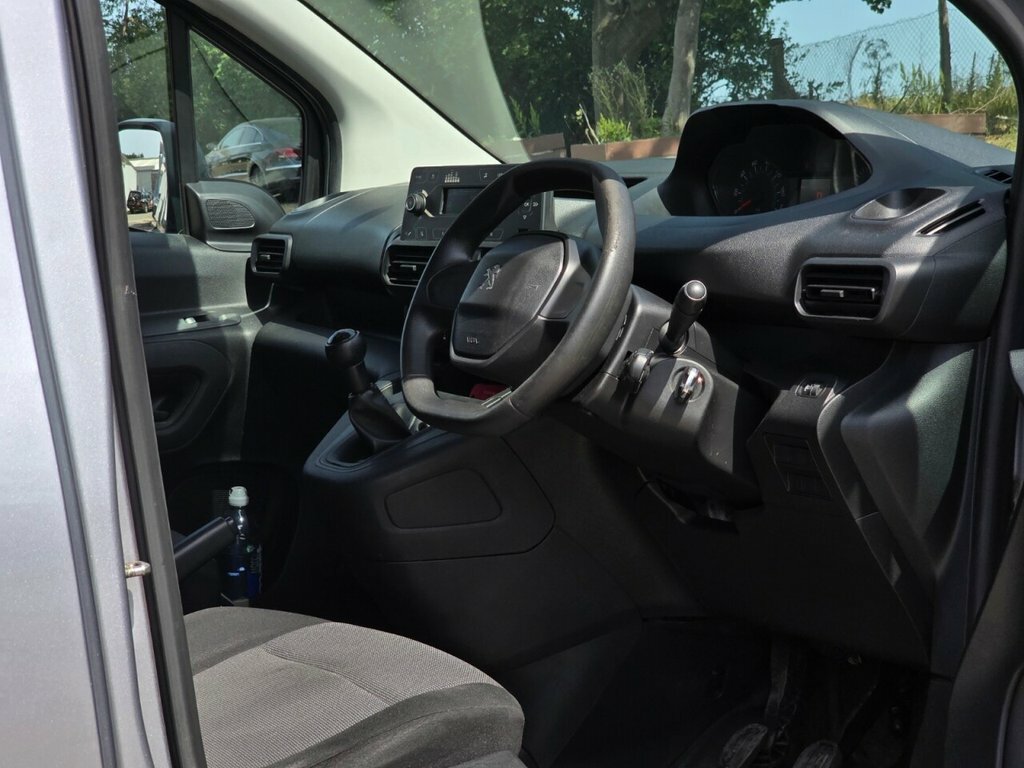 Peugeot Partner Mpv White #13