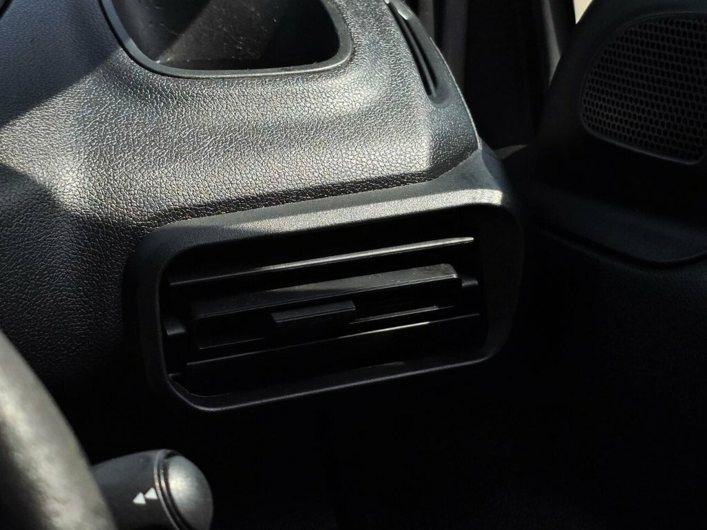 Peugeot Partner Mpv White #15